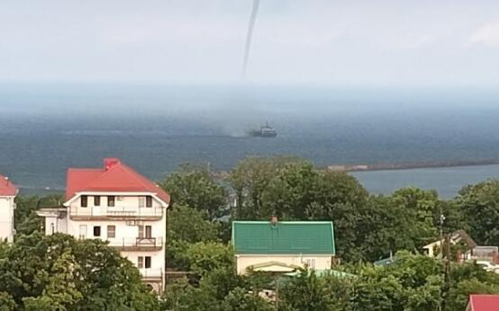 Смерч в море рядом с судном засняли в ТуапсеПодписаться | Пр…