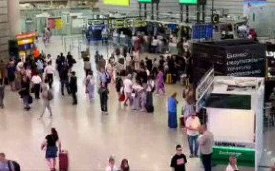 В аэропорту Сочи спокойная обстановкаНа вылет задержано 28 р…