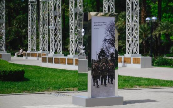 На Приморской набережной и Площади Искусств появились зеркал…