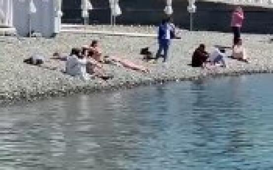 Пляжи Сочи уже переполнены желающими позагоратьПодписаться |…