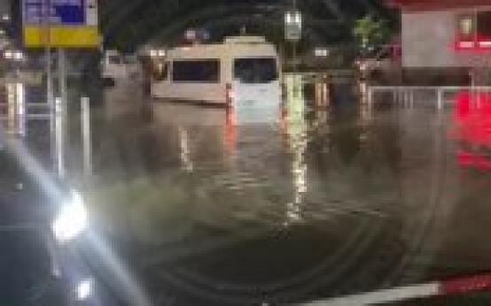 Транспорт сегодня ночью немного ушел под воду в СочиПодписат…