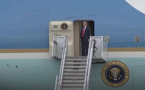 Дональд Трамп и Владимир Путин вышли из самолетовПодписаться…