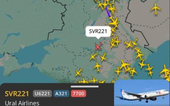 Самолет «Уральских авиалиний» Airbus A321, выполняющий рейс …